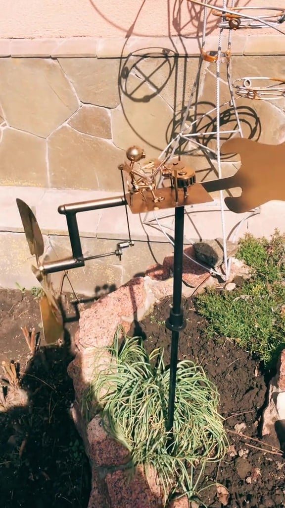 🔥Sidste dags kampagne 49% rabat🥁🎸Håndlavet metalvindmølle til rockbands✨