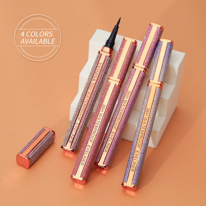 Farvet vandfast eyeliner