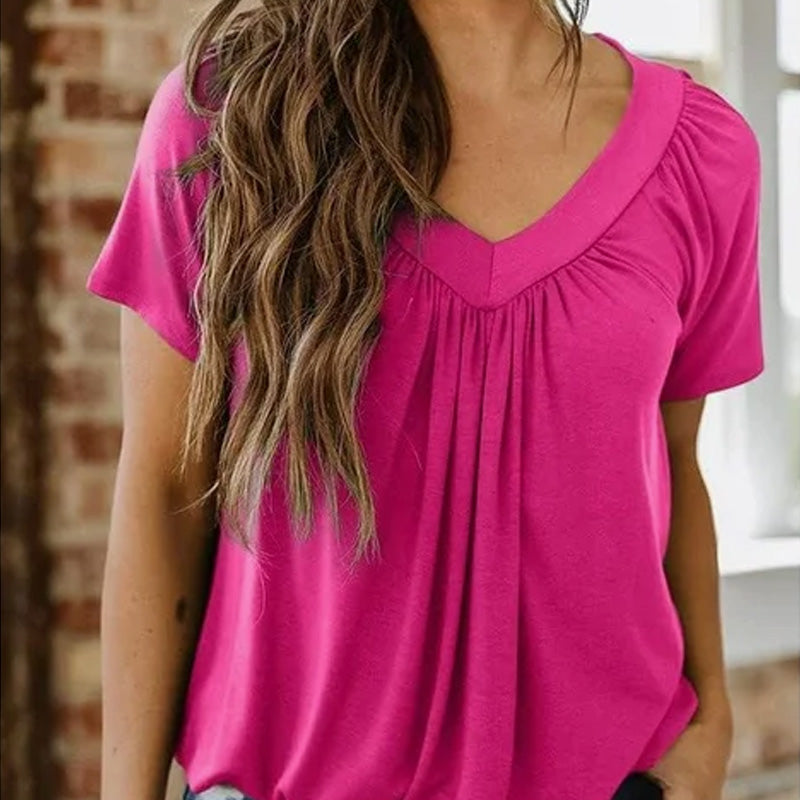 Plisseret kortærmet T-shirt med V-hals til kvinder