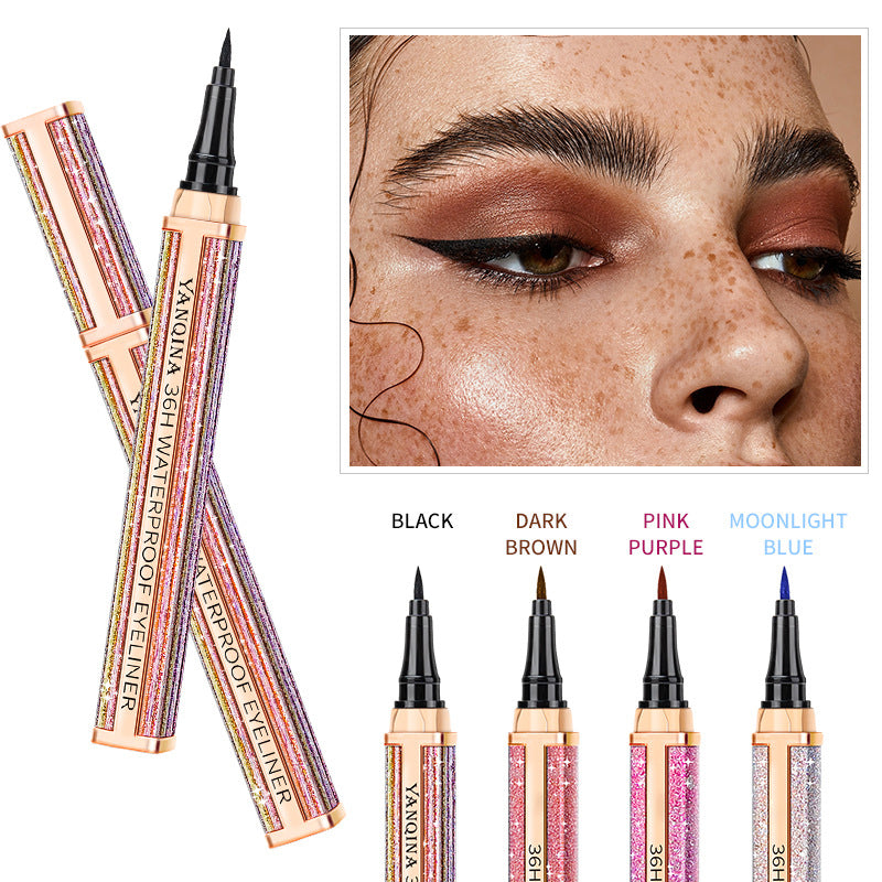 Farvet vandfast eyeliner