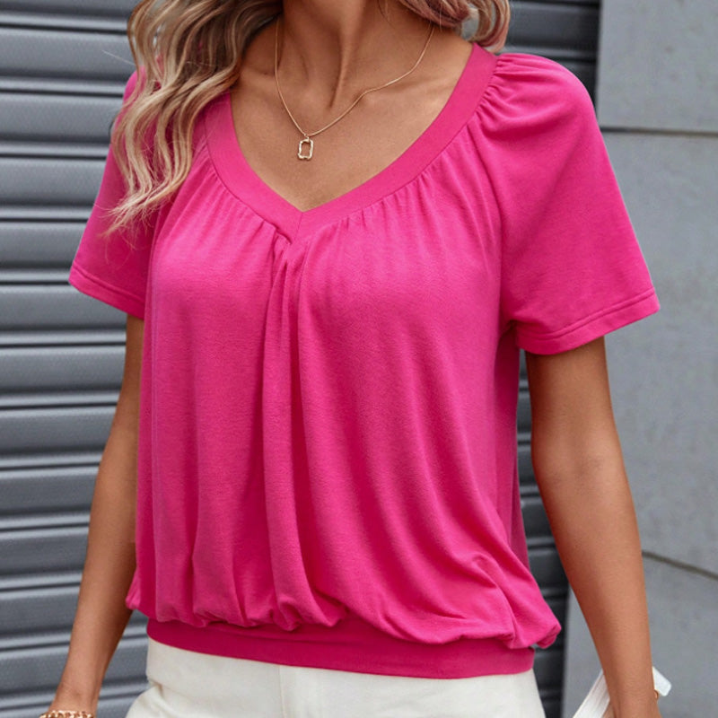 Plisseret kortærmet T-shirt med V-hals til kvinder