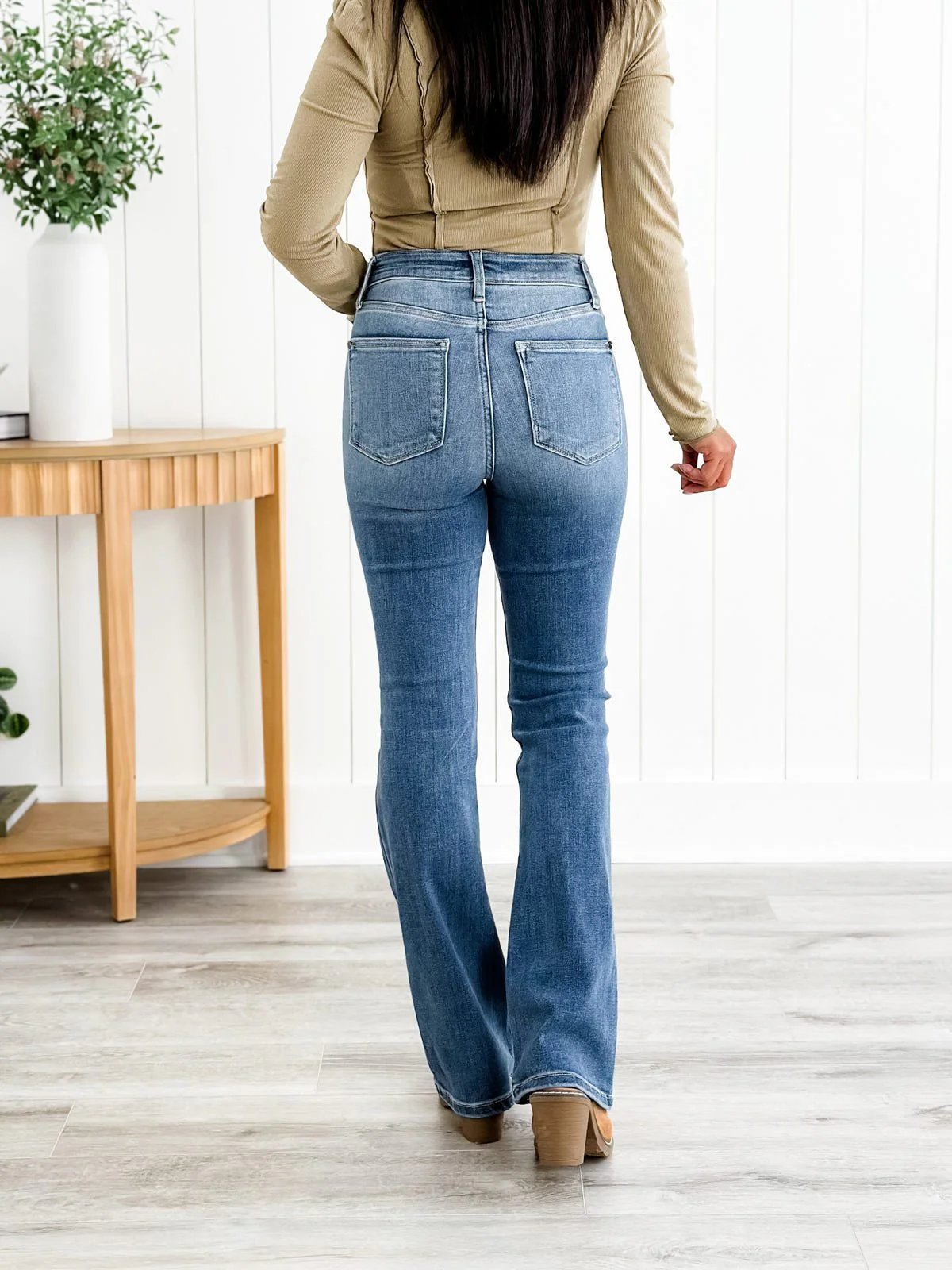 Jeans med høj talje og trompetbe