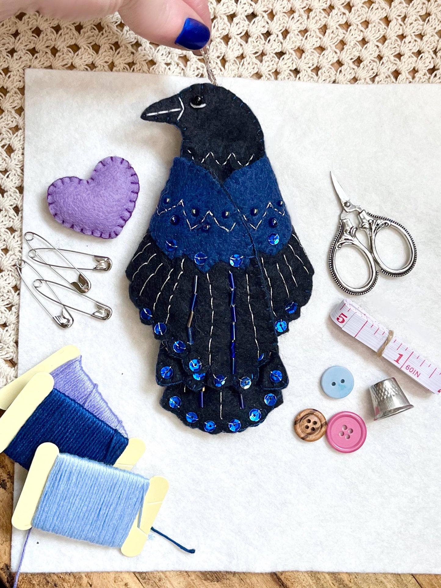 🖤 »Raven's Keepsake - Guardian of Stitches« 🪡