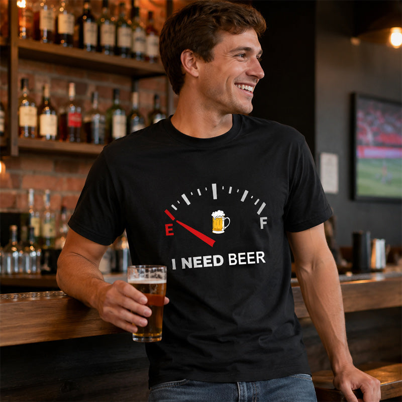 🍻 »I Need Beer« – sjov T-shirt med brændstofmåler-motiv: En behagelig T-shirt med sjovt motiv til ølelskere! ⛽✨