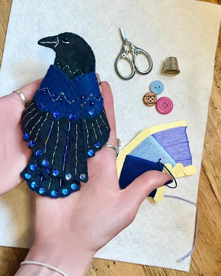 🖤 »Raven's Keepsake - Guardian of Stitches« 🪡