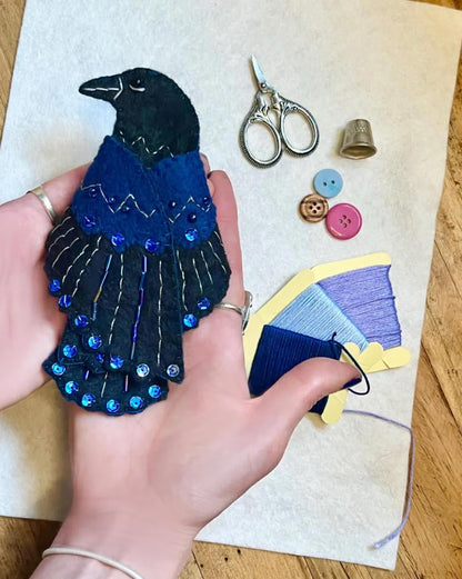 🖤 »Raven's Keepsake - Guardian of Stitches« 🪡