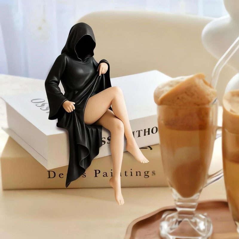 Mysterious Statue – Sortklædt Dronning Dekorationsfigur