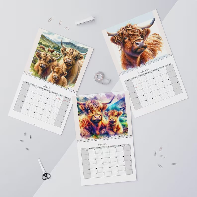 🐮Highland Cow Kalender 2026 – Rustik bondegårdsvægkunst og månedsplanlægger
