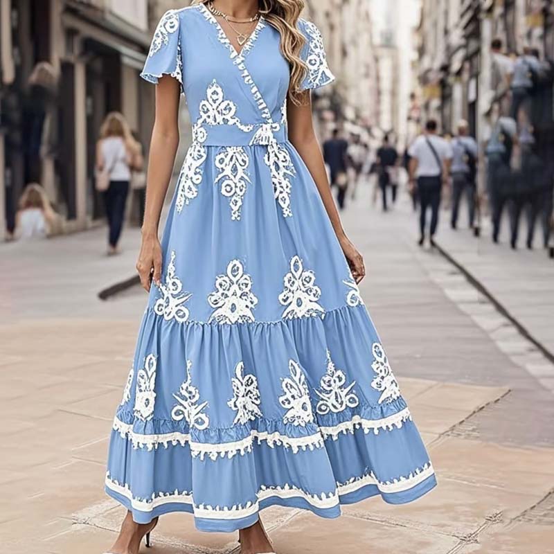 Boho-maxi-kjole md flæser og lommer – V-hals, smocket talje og lagdelt nederdel