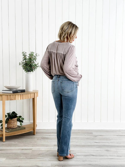 Jeans med høj talje og trompetbe
