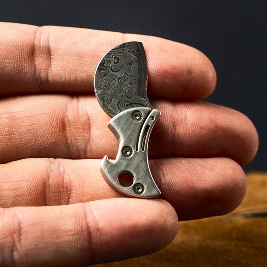 Kompakt flaskeåbner i titanium i miniformat & EDC-kniv