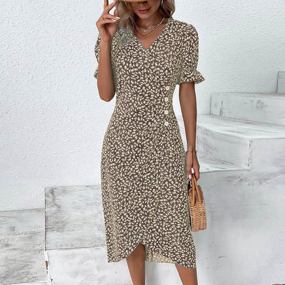 Afslappet slå-om-kjole med blomster til kvinder